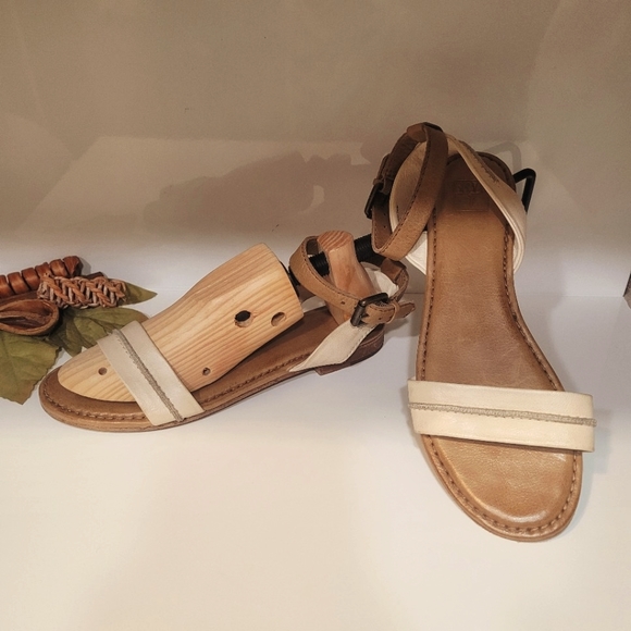 Frye Shoes - Frye Philip Seam Ankle Strap Dress Sandals Ivory/Tan